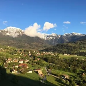 https://grand-gites-6-personnes-uriage-chamrousse-grenoble.hotels-rhonealpes.com