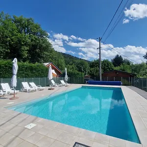 https://chalet-bord-de-lac-piscine.hotels-rhonealpes.com